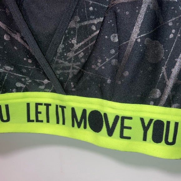 Zumba Wear Lovely Sports Bra - Picture 3 of 5